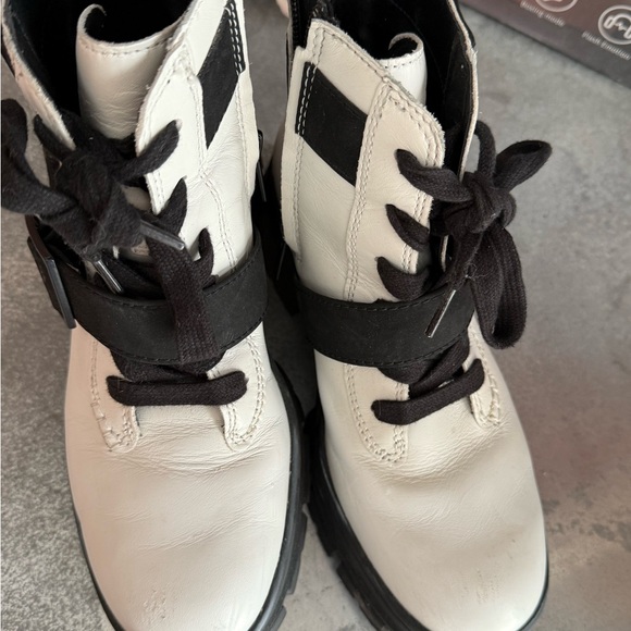 UGG 7White and Black Boots - Picture 9 of 10